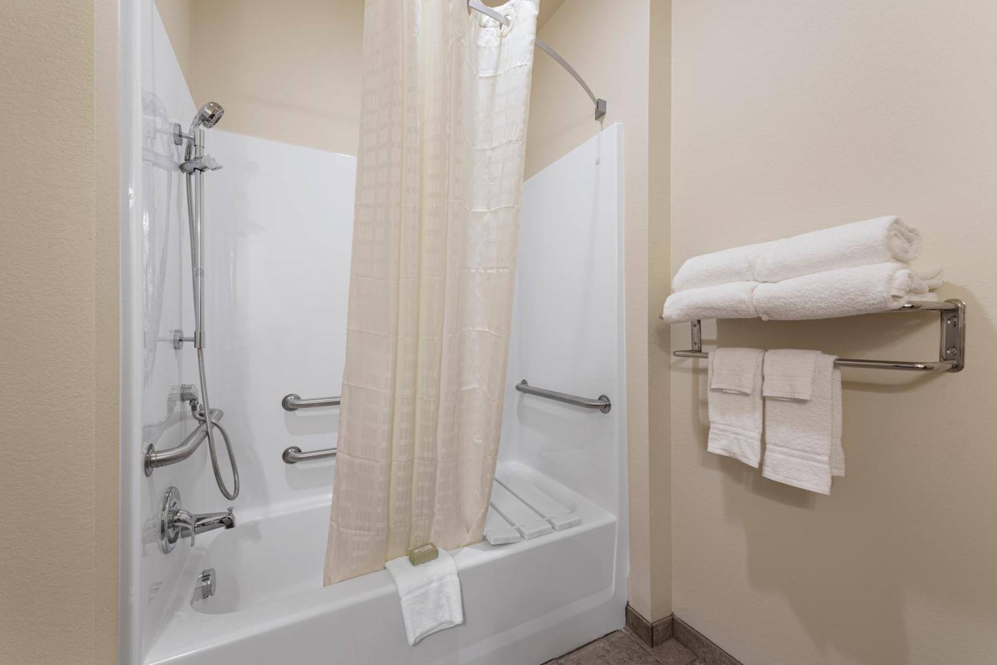 Cobblestone Hotel & Suites - Bellefontaine Zewnętrze zdjęcie